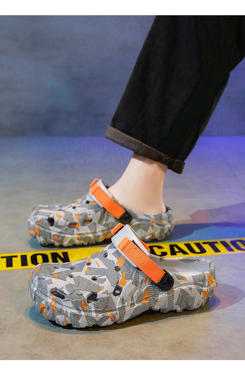 New Men's Clogs Slippers Sandal Male Garden Shoes Flat Camouflage Sandals Male Sneakers Outdoor Flip Flops Home Clogs
