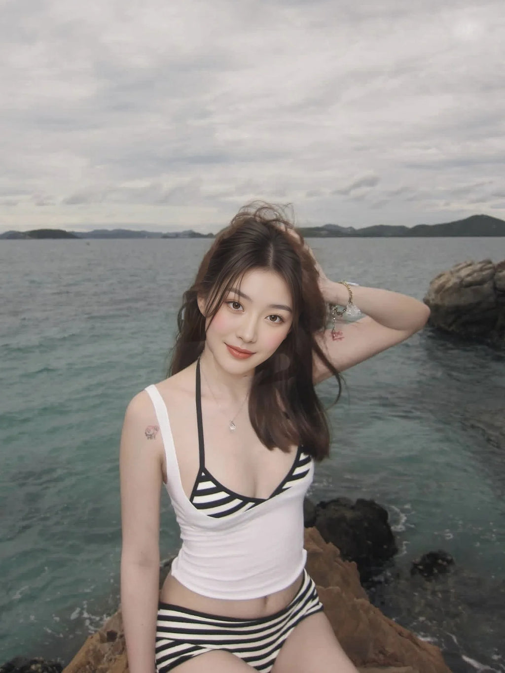 Thailand Retro Black White Stripe Swimwear Sexy Bikini Top Strappy Crop Top Pure Desire Swimwear for Girls Beach Vacation