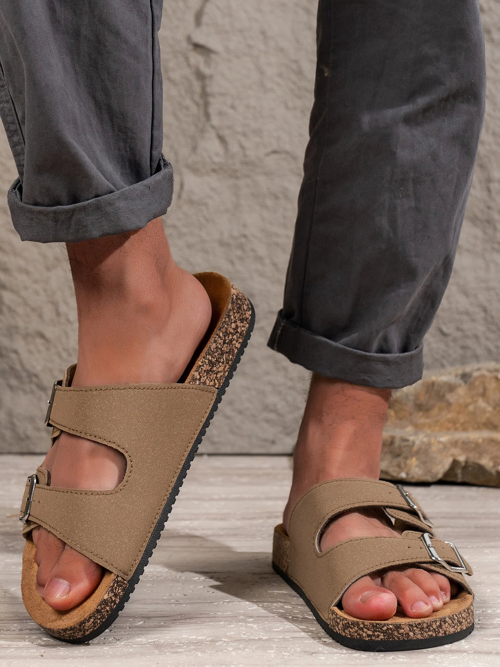 Men's Fashionable Slippers for Home and Outdoor Waterproof Non-Slip Slip-On Fashionable Versatile Slippers