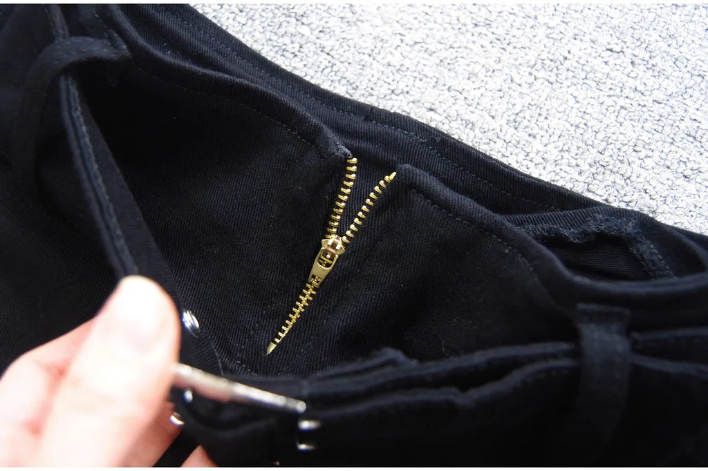 Denim Shorts Women Low-waisted Black Slim Fit Sexy Hot Girls Rivet Belt Design Unique All-match Nightclub Bodycon Summer Y2k